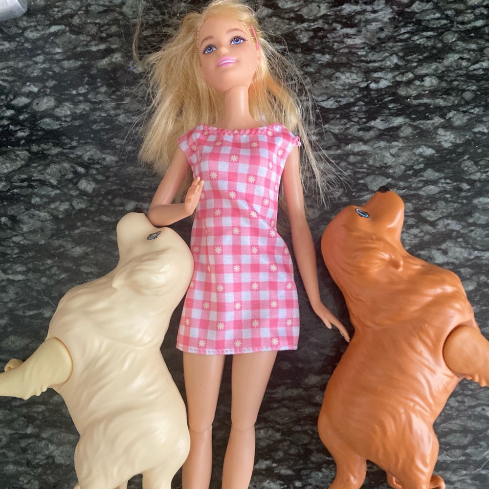 Barbie and Mom 2 dogs with puppies